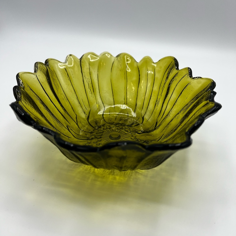 Vintage Indiana Glass Carnival Glass Avocado Green Sunflower/Lily Pons Bowl
